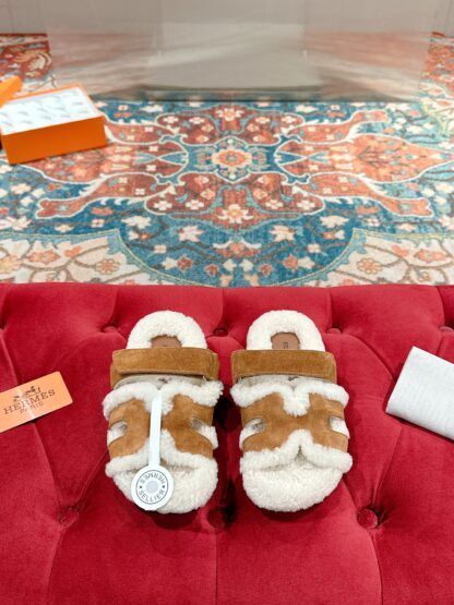 Hermes classic autumn and winter brown versatile fashionable and comfortable wool slippers