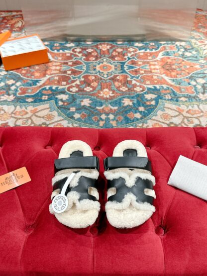 Hermès classic autumn and winter black and white versatile fashionable and comfortable wool slippers