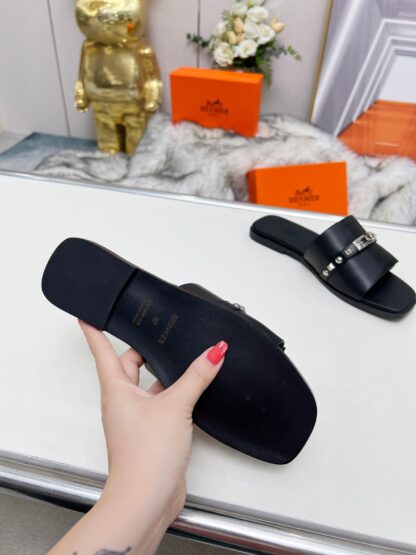 Hermès Spring/Summer new black flat sandals with 1cm heel height