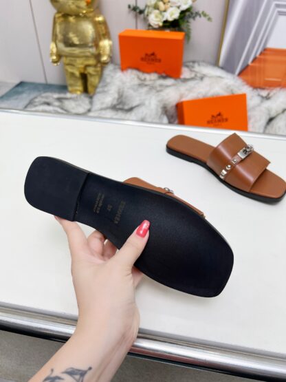 Hermès Spring/Summer new dark brown flat sandals with 1cm heel height