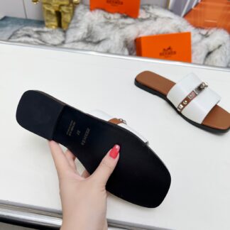 Hermès new spring and summer white and brown color matching flat sandals, heel height 1cm