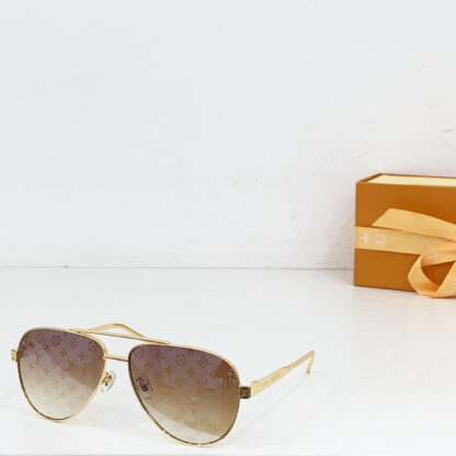 LOUIS VUITTON Fashion Sunglasses - Image 2