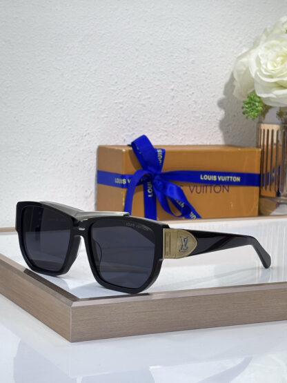 LOUIS VUITTON Fashion Sunglasses