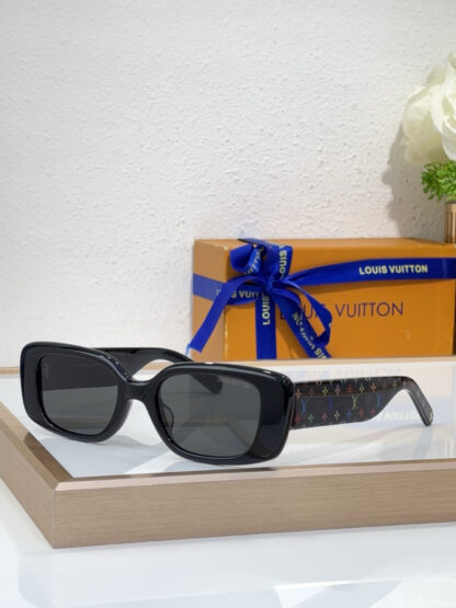 LOUIS VUITTON Fashion Sunglasses