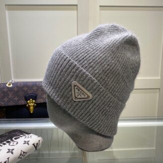 Prada soft and comfortable knitted beanie