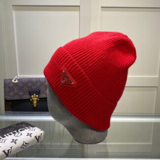 Prada soft and comfortable knitted beanie