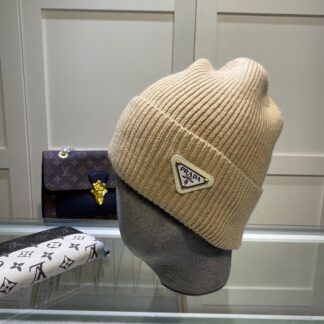 Prada soft and comfortable knitted beanie