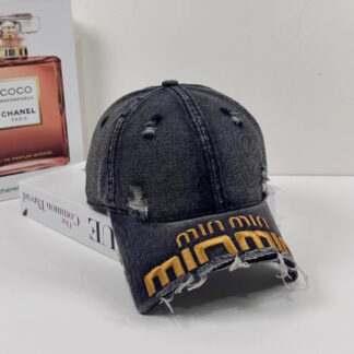 Miu Miu personalized fashion hole baseball cap