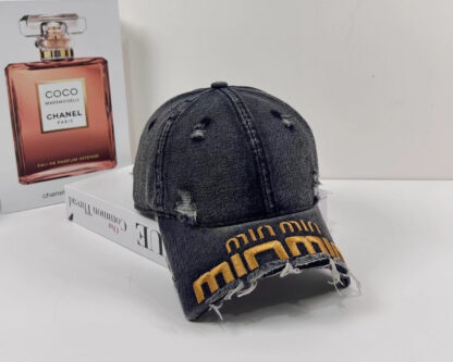 Miu Miu personalized fashion hole baseball cap