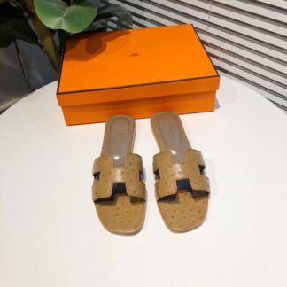 Hermès light brown summer classic crocodile pattern flat slippers