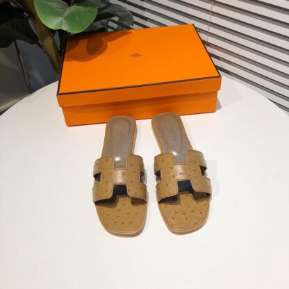 Hermès light brown summer classic crocodile pattern flat slippers