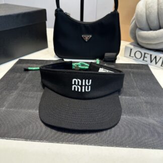 Miu Miu simple and stylish hollow hat