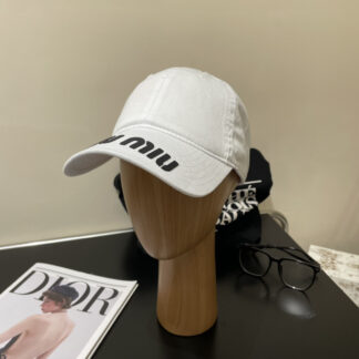 Miu Miu simple fashion baseball cap
