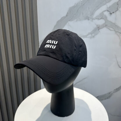 Miu Miu simple fashion baseball cap