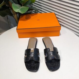Hermès Black Matte Summer Classic Crocodile Pattern Flat Slippers