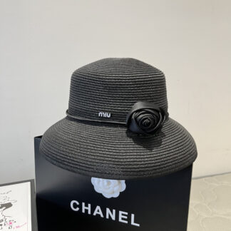 Miu Miu elegant raffia hat