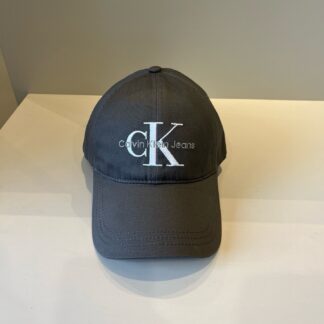 Calvin Kleinf stylish all-match baseball cap