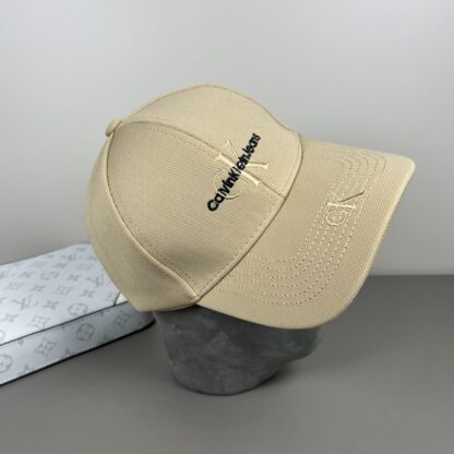 Calvin Kleinf stylish all-match baseball cap
