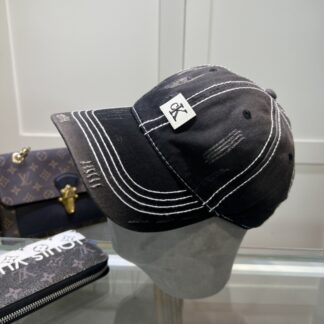 Calvin Kleinf stylish all-match baseball cap