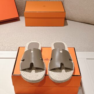 Hermes gray brown spring and summer comfortable and fashionable straw slippers