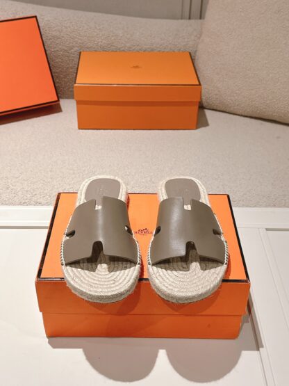 Hermes gray brown spring and summer comfortable and fashionable straw slippers
