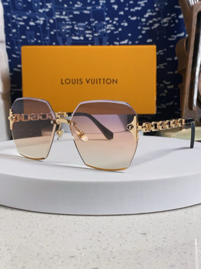 LOUIS VUITTON Fashion Sunglasses - Image 2