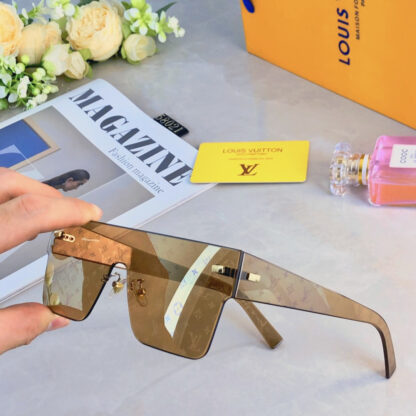LOUIS VUITTON Fashion Sunglasses - Image 2