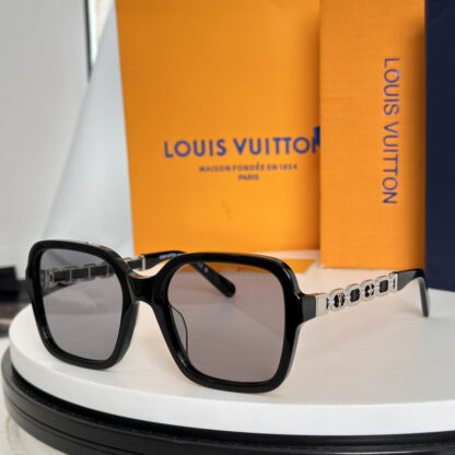 LOUIS VUITTON Fashion Sunglasses - Image 2