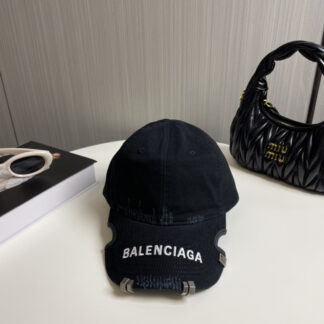 Balenciaga embroidered yuppie style baseball cap