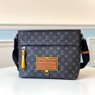 Louis Vuitton Besace Zippée Medium Handbag