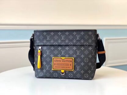 Louis Vuitton Besace Zippée Medium Handbag