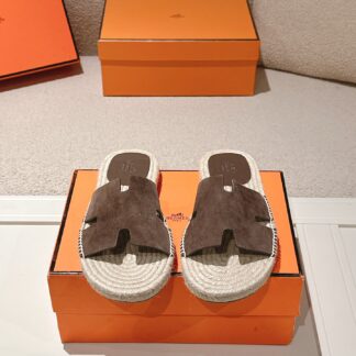Hermès' latest spring and summer dark earth-colored refreshing and comfortable straw slippers