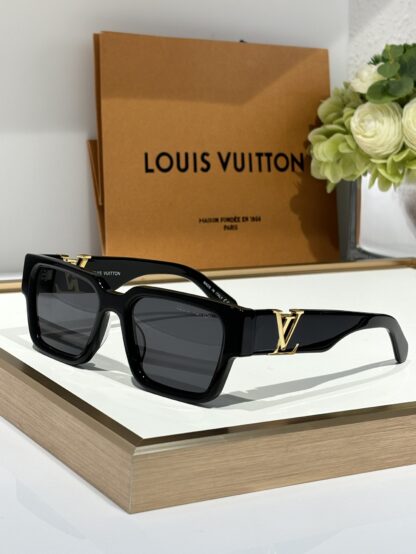 LOUIS VUITTON Fashion Sunglasses - Image 2