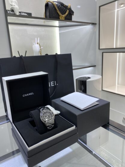 Chanel stylish and exquisite watches - Image 2