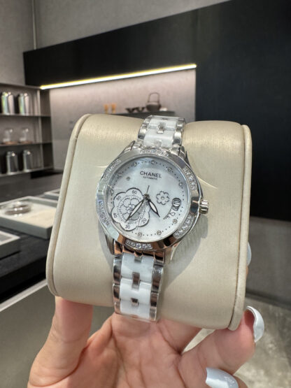 Chanel exquisite ladies quartz watch - Image 2