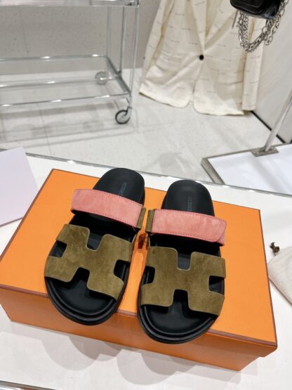 Hermès Spring and Summer New Green and Pink Comfortable Slippers