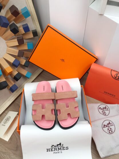 Hermes pink spring and summer new leather slippers