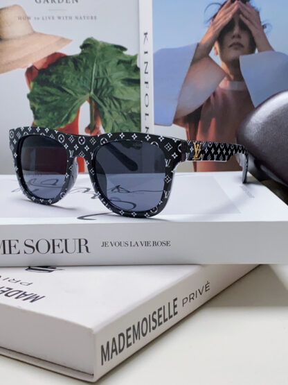 LOUIS VUITTON Fashion Sunglasses - Image 2