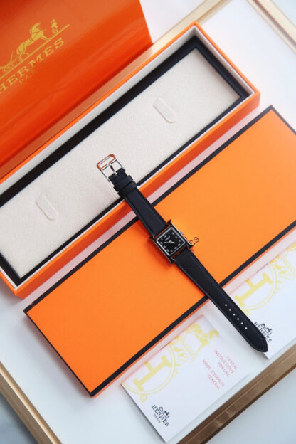Hermes classic square dial exquisite watch