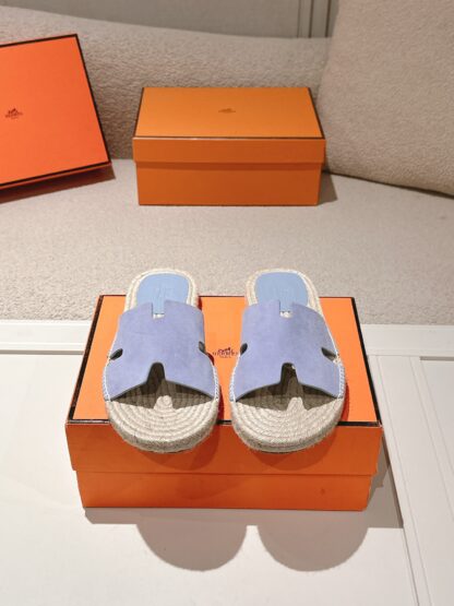 Hermès' latest light purple spring and summer refreshing and comfortable straw slippers