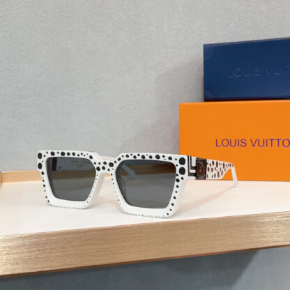 LOUIS VUITTON Fashion Sunglasses - Image 2