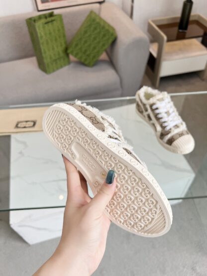 Gucci low-top casual sneakers - Image 2