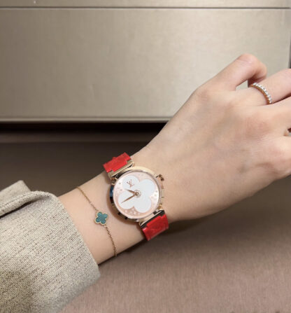 Louis Vuitton three-hand super hot watch