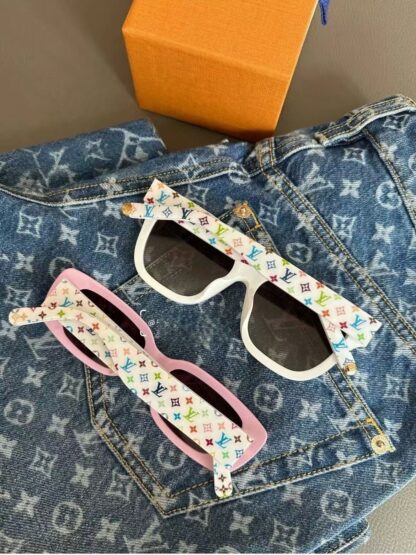 LOUIS VUITTON Fashion Sunglasses - Image 2