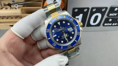 The size of the Rolex Intergold and Blue Submariner is 40mm