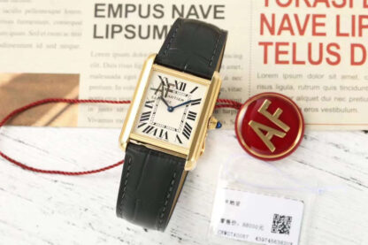 Cartier low-key retro square watch