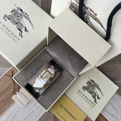 Burberry Classic Vintage Quartz Women's Watch - Image 2