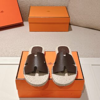 Hermès' latest pure brown refreshing and comfortable straw slippers for spring and summer