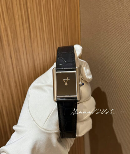 Cartier classic tank series simple and elegant watch