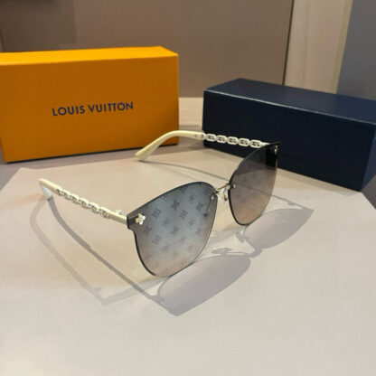 LOUIS VUITTON Fashion Sunglasses - Image 2